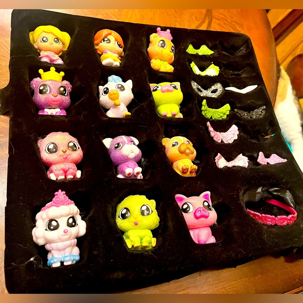 Glitter imitation Littlest Pet Shop bundle- comes w 12 & attachment wings